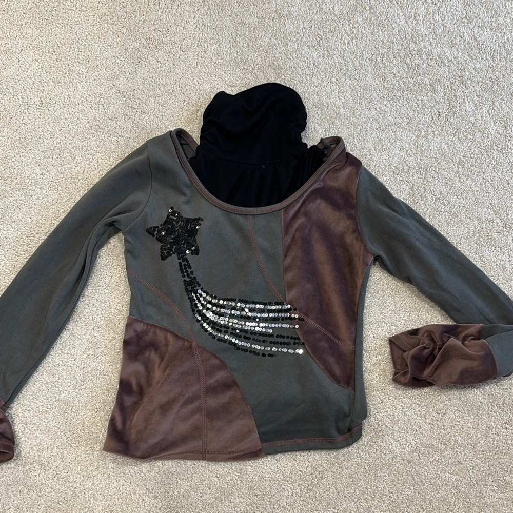 Stylish Gray and Brown Long Sleeve Top with Star Design